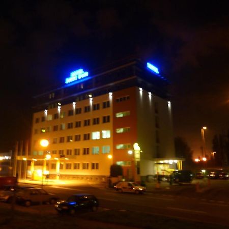 Hotel Jurki Dom บราติสลาวา ภายนอก รูปภาพ