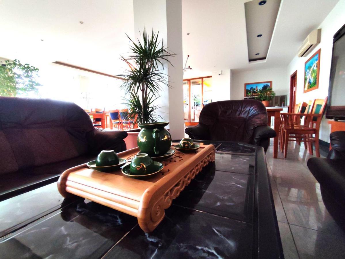 Hotel Jurki Dom บราติสลาวา ภายนอก รูปภาพ