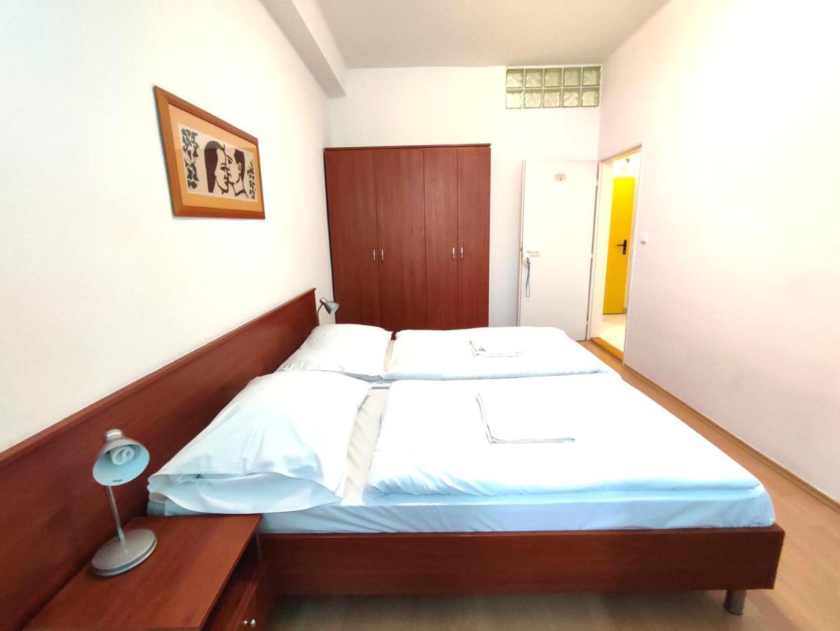 Hotel Jurki Dom บราติสลาวา ภายนอก รูปภาพ