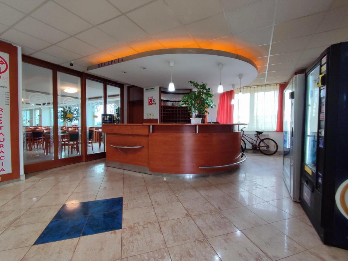 Hotel Jurki Dom บราติสลาวา ภายนอก รูปภาพ