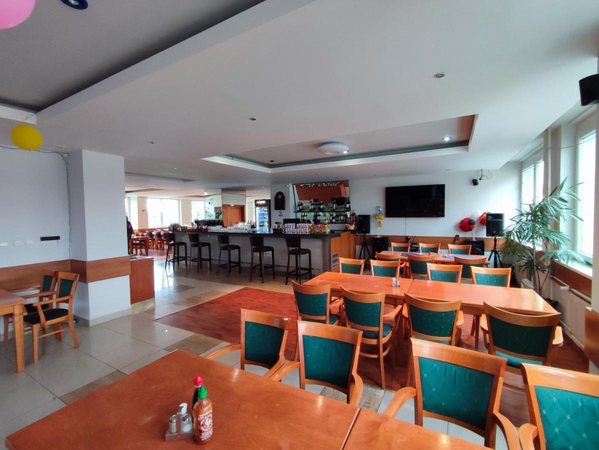 Hotel Jurki Dom บราติสลาวา ภายนอก รูปภาพ