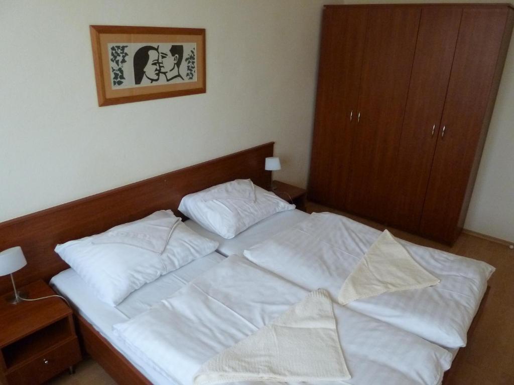 Hotel Jurki Dom บราติสลาวา ภายนอก รูปภาพ