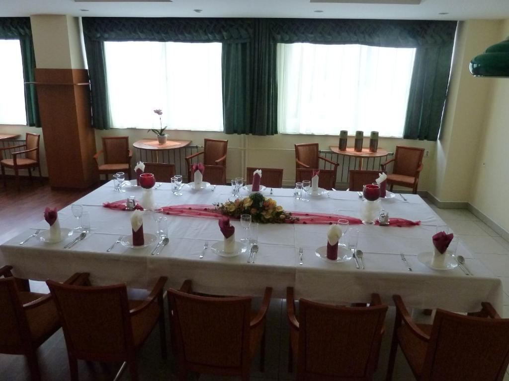 Hotel Jurki Dom บราติสลาวา ภายนอก รูปภาพ