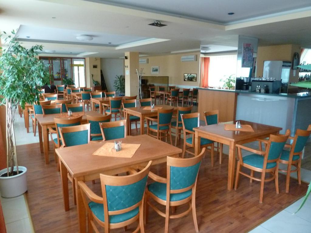 Hotel Jurki Dom บราติสลาวา ภายนอก รูปภาพ