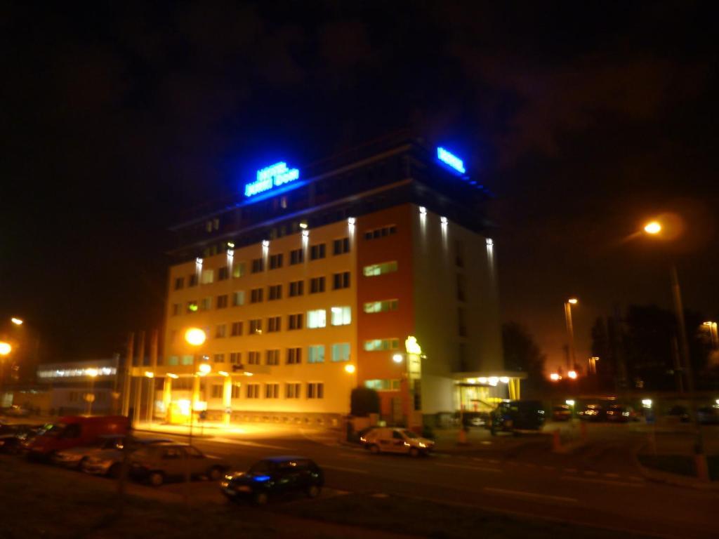 Hotel Jurki Dom บราติสลาวา ภายนอก รูปภาพ